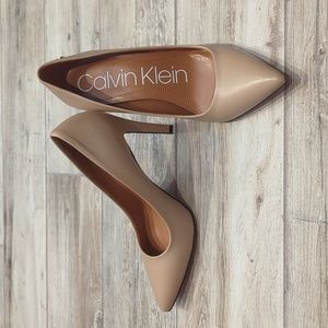 Calvin Klein Brady 7 in Nude